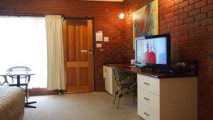 A television and/or entertainment centre at Murray River Motel