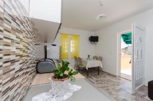 Μια τηλεόραση ή/και κέντρο ψυχαγωγίας στο Apartments Mila II