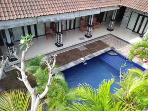 The swimming pool at or close to Pondok Dedik