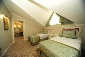 Postel nebo postele na pokoji v ubytování Grand Gocek Hotel