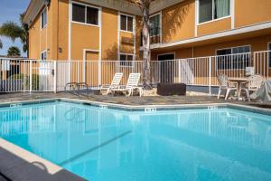 a swimming pool in front of a apartment building at Comfort Inn Castro Valley in Castro Valley