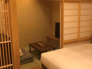 Postel nebo postele na pokoji v ubytování Hotel Yururito Osaka