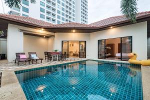 a swimming pool in a villa in singapore at AnB poolvilla 2BR with private beach in pratamnak in Pattaya South