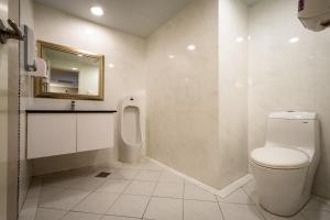 Koupelna v ubytování Yoyo Hotel