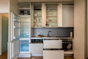 Köök või kööginurk majutusasutuses Hoplite 2BR apartment with free parking