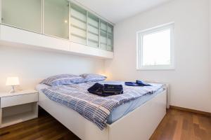 Voodi või voodid majutusasutuse Hoplite 2BR apartment with free parking toas