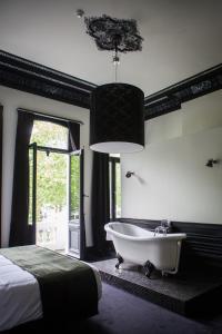 Rúm í herbergi á B in Antwerp