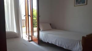 Кровать или кровати в номере Alexandra Apartments
