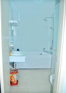 a white bathroom with a sink and a toilet at Phuong Hoang Hotel 2 in Sầm Sơn +47 photos