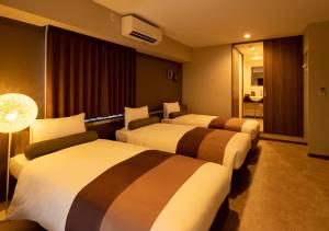 Кровать или кровати в номере Sonezaki Luxe Hotel