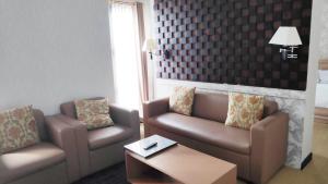 Posezení v ubytování Puri Saron Denpasar Hotel