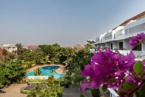 Bazén v ubytování Angkor Century Resort & Spa nebo v jeho okolí