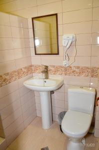 Koupelna v ubytování Yeghevnut Hotel