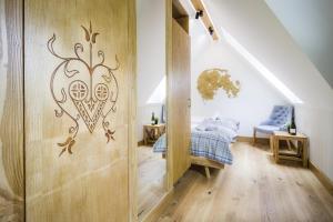 Posteľ alebo postele v izbe v ubytovaní Mountain Apartments Jagiellońska Residence
