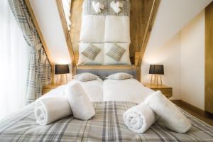 Posteľ alebo postele v izbe v ubytovaní Mountain Apartments Jagiellońska Residence