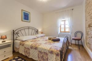 Posteľ alebo postele v izbe v ubytovaní Holiday house Matija with a POOL + 37 fotografií