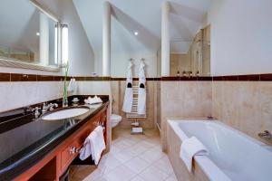 
A bathroom at Grand Hotel des Bains Kempinski
