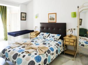 Posteľ alebo postele v izbe v ubytovaní HomelyStay-Benalmadena, Puerto Marina