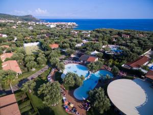 eine Luftansicht eines Resorts mit zwei Pools in der Unterkunft Villaggio Blue Marine in Marina di Camerota
