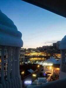 Výhľad na mesto Benalmádena alebo výhľad na mesto priamo z apartmánu