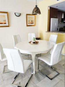 Posedenie v ubytovaní HomelyStay-Benalmadena, Puerto Marina
