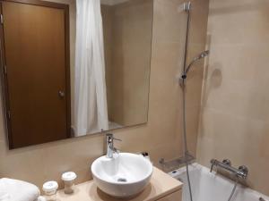 Koupelna v ubytování El Greco Hotel