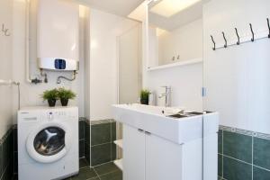 A kitchen or kitchenette at Standard Apartment by Hi5 - Incredible view with terrace