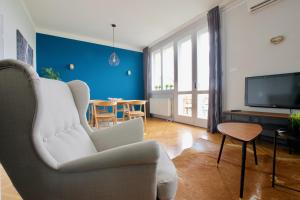 A television and/or entertainment centre at Standard Apartment by Hi5 - Incredible view with terrace