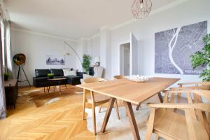 A seating area at Standard Apartment by Hi5 - Incredible view with terrace