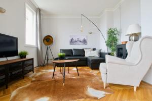 A television and/or entertainment centre at Standard Apartment by Hi5 - Incredible view with terrace