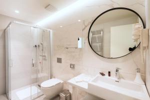 Hotel Gradska Cetinje的一间浴室