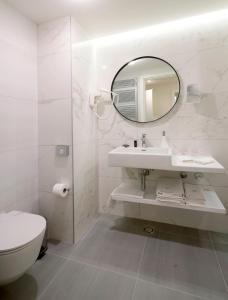 Hotel Gradska Cetinje的一间浴室