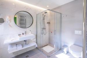 Hotel Gradska Cetinje的一间浴室