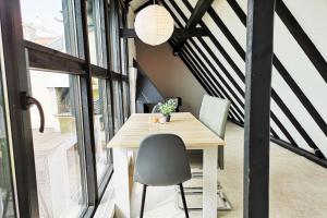 a dining room with a wooden table and chairs at Zentrales Apartment mit Dachterrasse in Goch