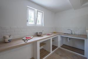 Kuchyň nebo kuchyňský kout v ubytování Villa Mira
