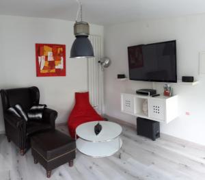 TV a/nebo společenská místnost v ubytování Arthouse Apartment 2 + 7 fotografií