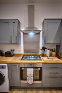 Kuchyň nebo kuchyňský kout v ubytování The Townhouse - Simple2let Serviced Apartments