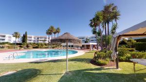 The swimming pool at or close to Top Floor Apartment - Amazing Sea View