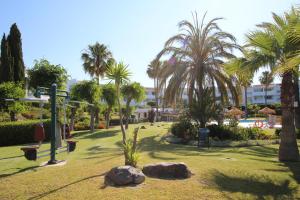 A garden outside Top Floor Apartment - Amazing Sea View