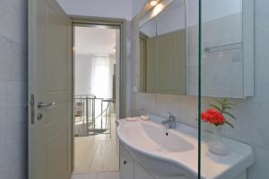 Ένα μπάνιο στο Tonia Apartments Paros +70 φωτογραφίες