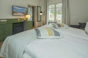 Llit o llits en una habitació de Upstalsboom Hotel Strandidyll