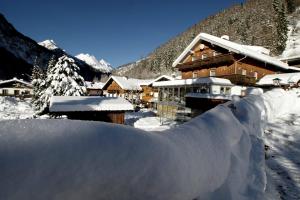 Landhaus Alpenrose - Feriendomizile Pichler during the winter