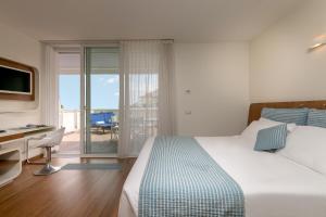 Postel nebo postele na pokoji v ubytování T-Suite Hotel + 37 fotografií