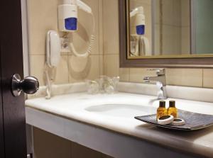 A bathroom at The Parma Hotel Downtown