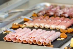 a bunch of hot dogs are lined up on a grill at Best Western Hôtel Journel Antibes Juan-les-Pins in Antibes