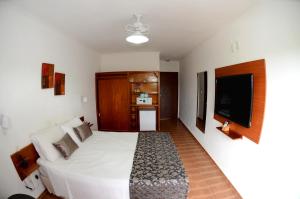 Un pat sau paturi într-o cameră la Hotel Akropolis