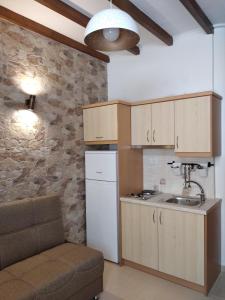 a kitchen with a white refrigerator and a sink at Casa del centro in Kardámyla