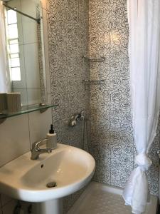 A bathroom at Anastasia's maison