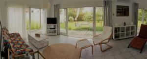Televízia a/alebo spoločenská miestnosť v ubytovaní Casa Montecote Playa