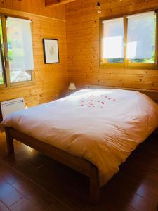 Postel nebo postele na pokoji v ubytování Le Hygge Chalet Gérardmer-Spa